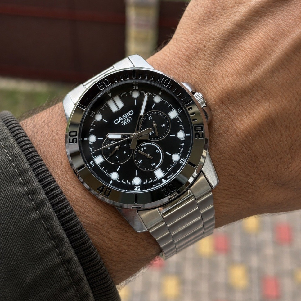 Чоловічий годинник Casio MTP-VD300D-1E