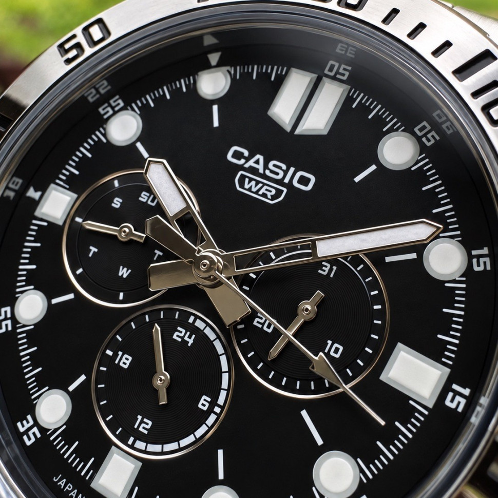 Чоловічий годинник Casio MTP-VD300D-1E