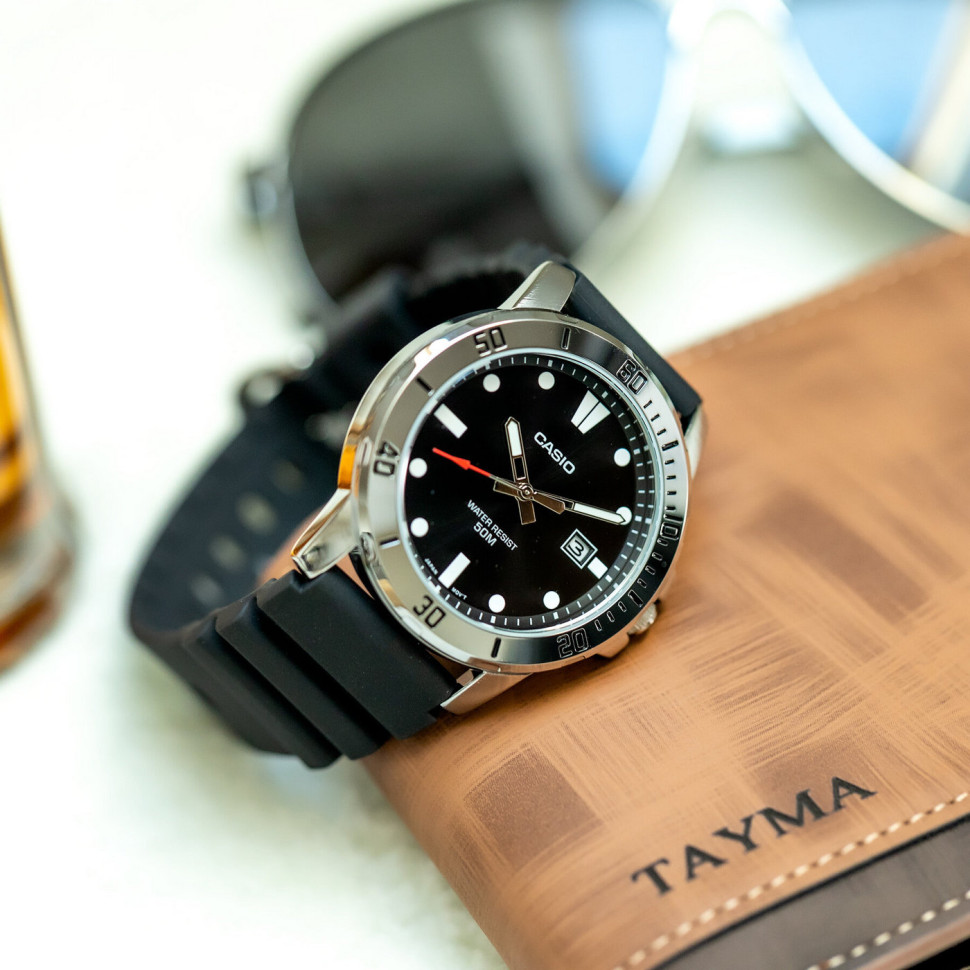 Чоловічий годинник Casio MTP-VD01-1E