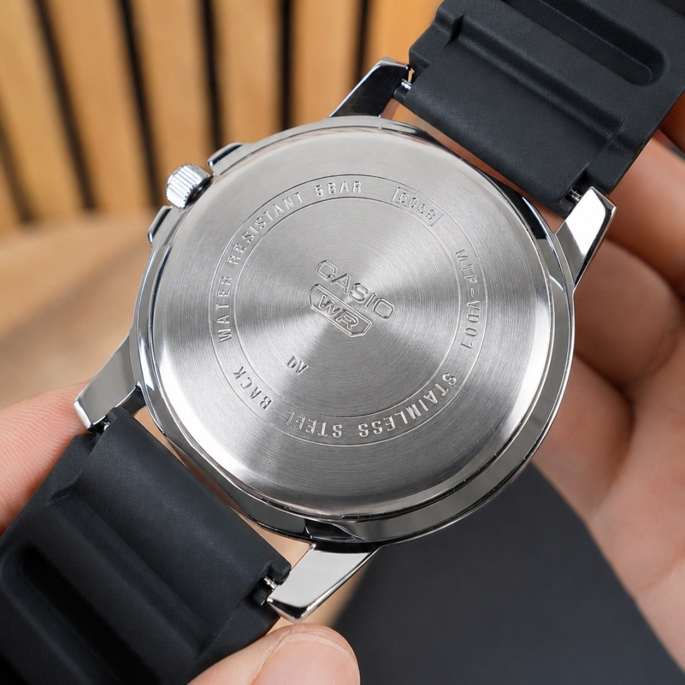 Чоловічий годинник Casio MTP-VD01-1E