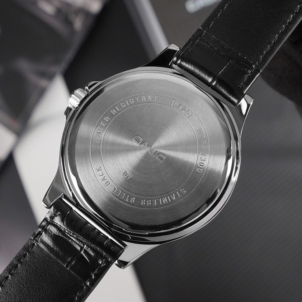 Чоловічий годинник Casio MTP-V300L-1A