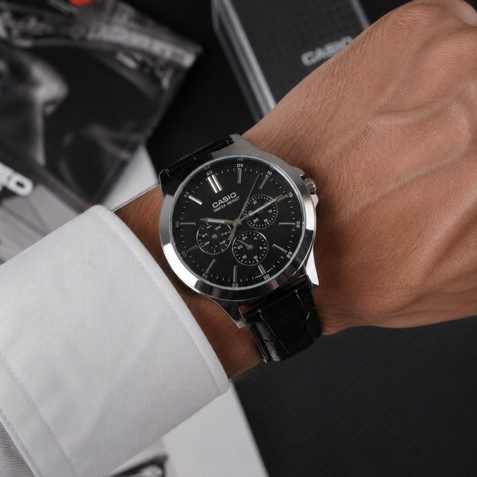 Чоловічий годинник Casio MTP-V300L-1A