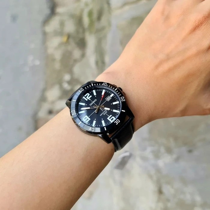 Чоловічий годинник Casio MTP-VD01BL-1B