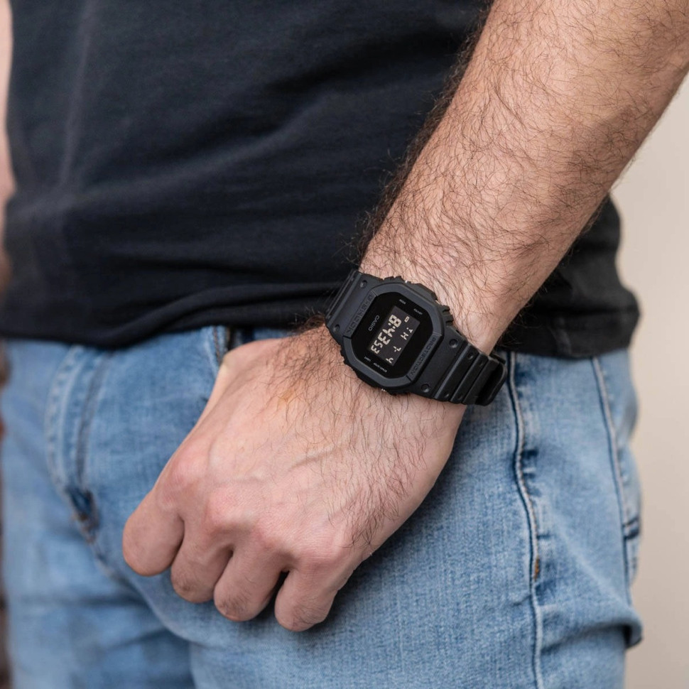 Чоловічий годинник Casio G-SHOCK DW-5600UBB-1E