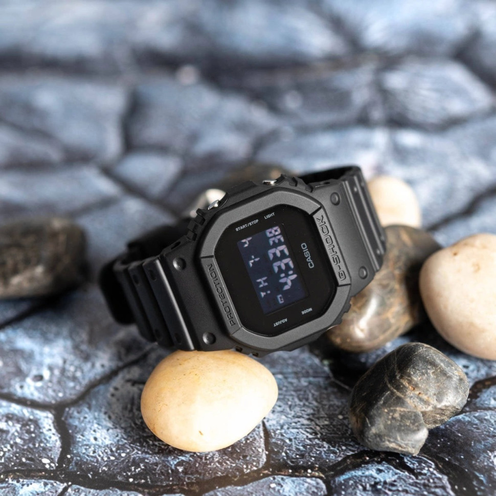 Чоловічий годинник Casio G-SHOCK DW-5600UBB-1E