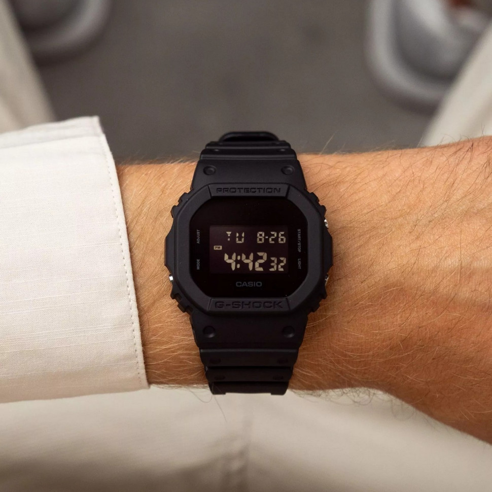 Чоловічий годинник Casio G-SHOCK DW-5600UBB-1E