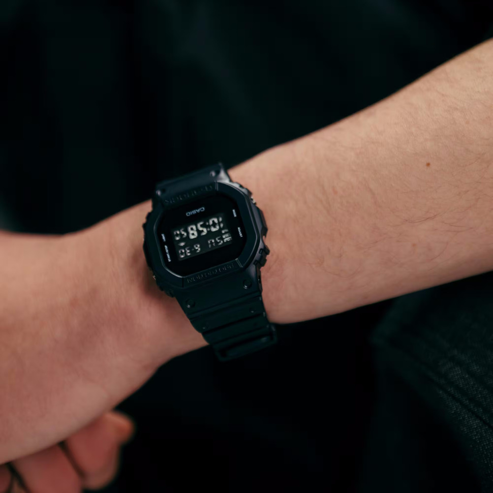 Чоловічий годинник Casio G-SHOCK DW-5600UBB-1E