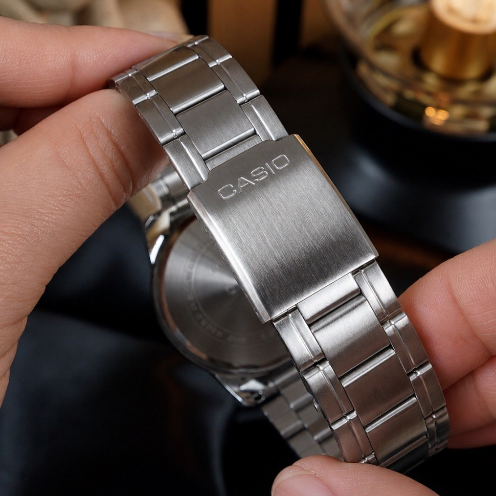 Чоловічий годинник Casio MTP-V001D-1B