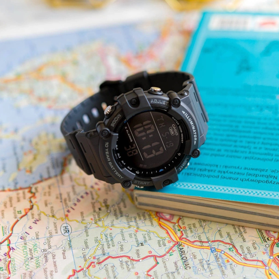 Чоловічий годинник Casio AE-1500WH-8B