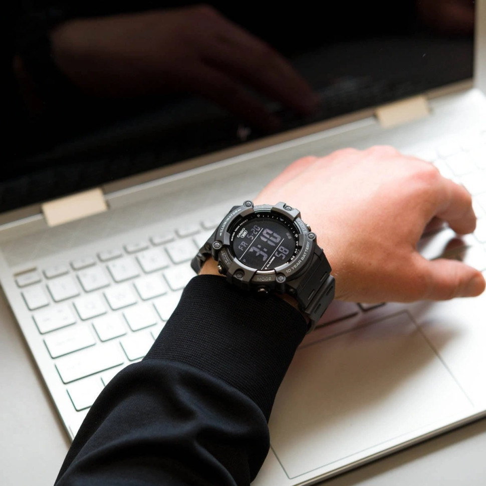 Чоловічий годинник Casio AE-1500WH-8B