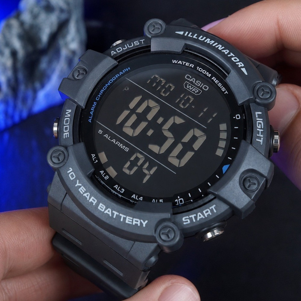 Чоловічий годинник Casio AE-1500WH-8B