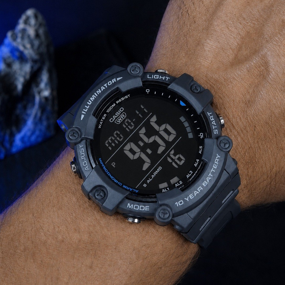 Чоловічий годинник Casio AE-1500WH-8B