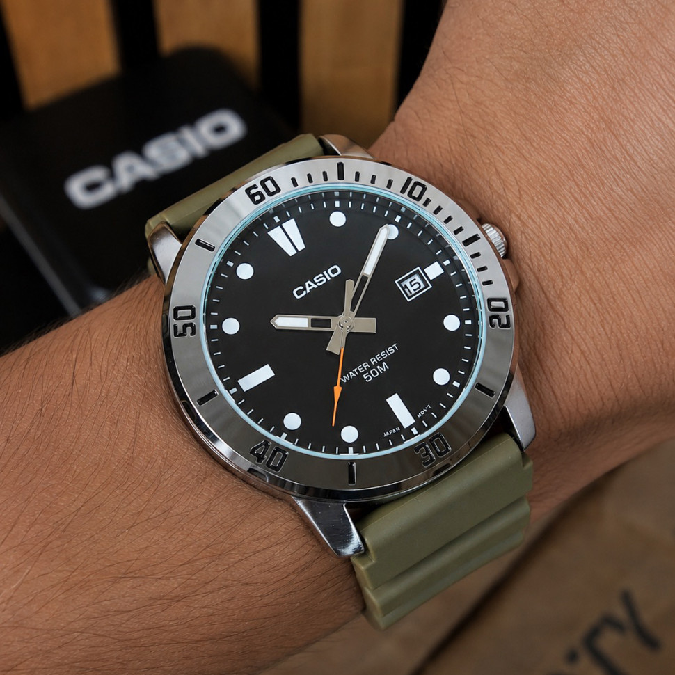 Чоловічий годинник Casio MTP-VD01-3E