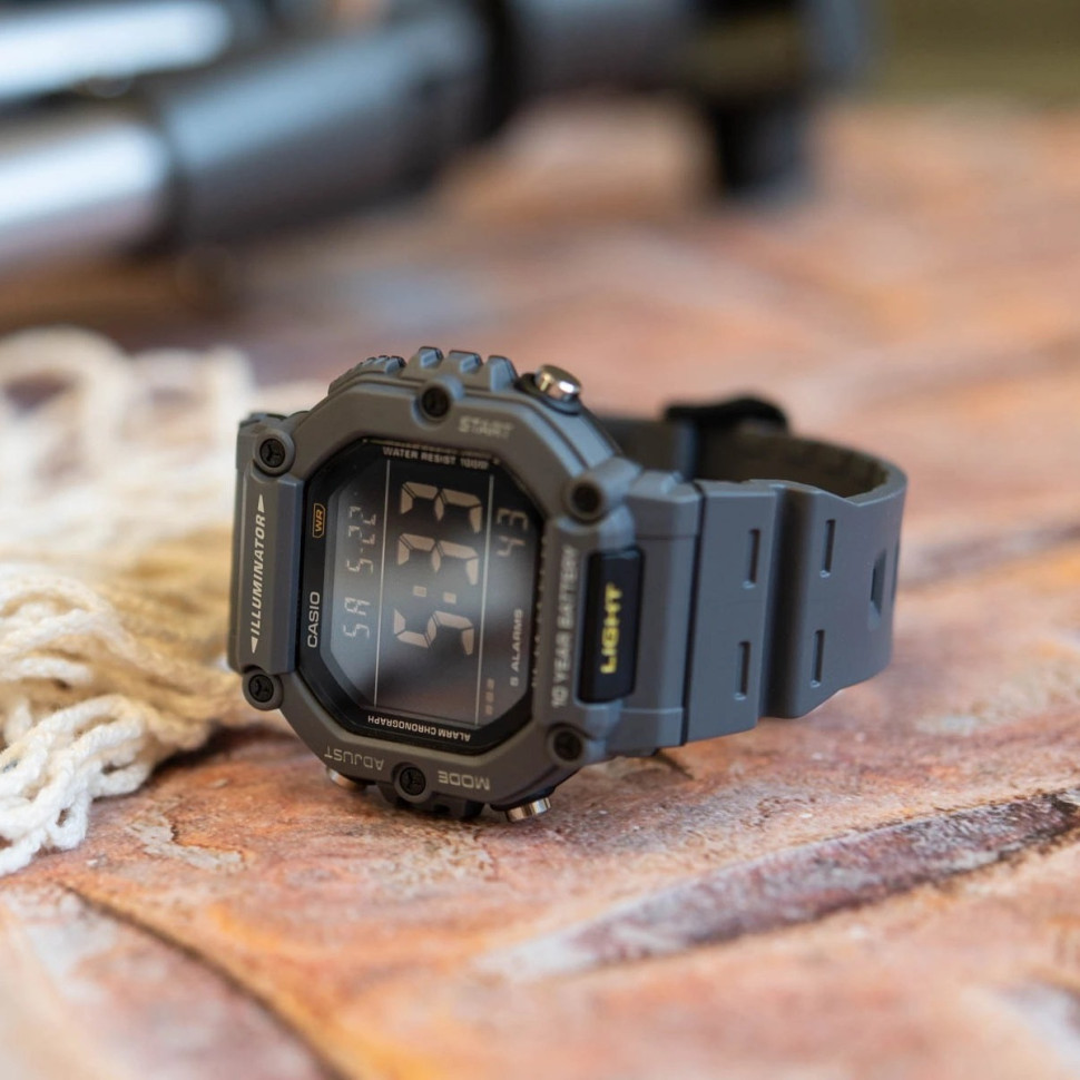 Чоловічий годинник Casio AE-1600H-8B