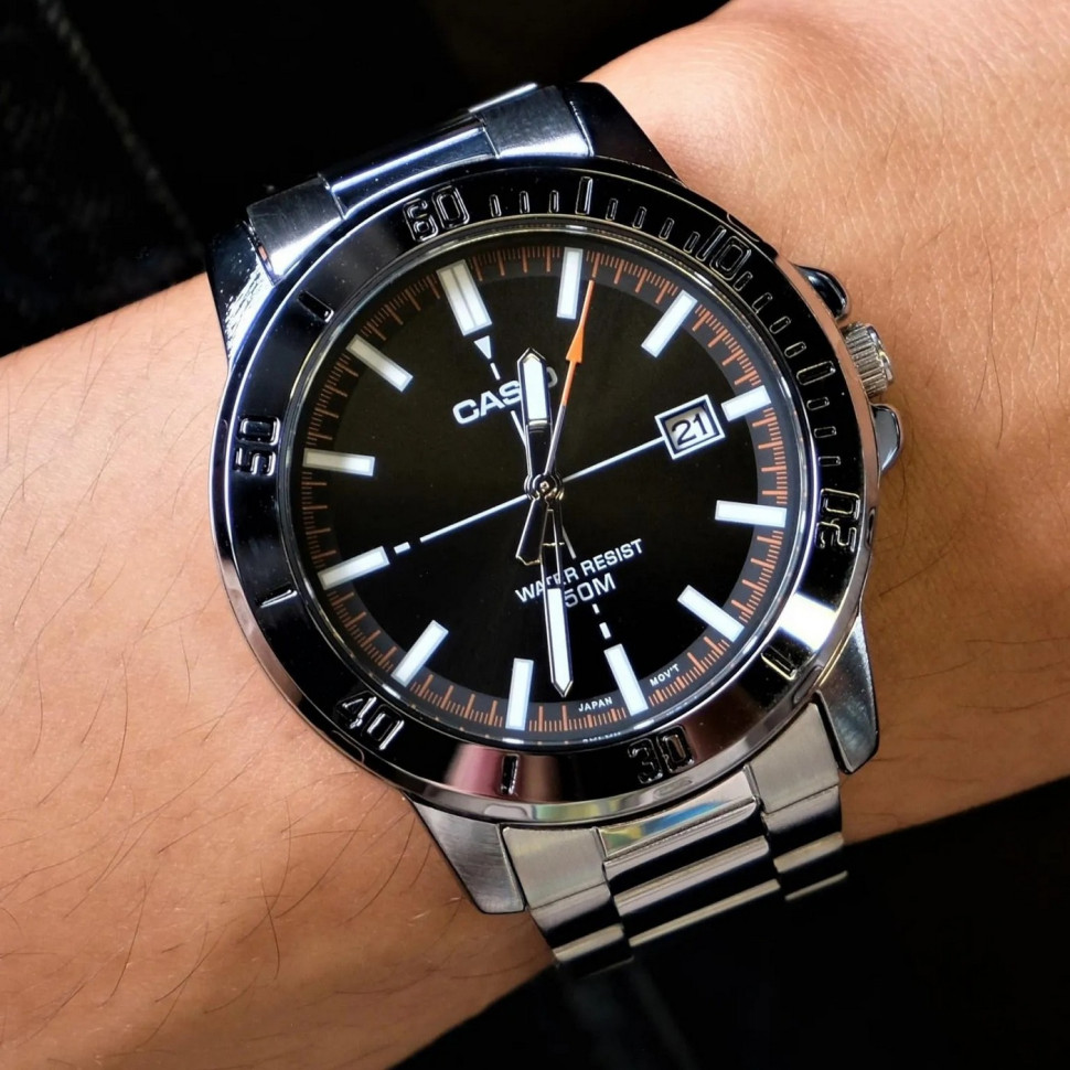 Чоловічий годинник Casio MTP-VD01D-1E2
