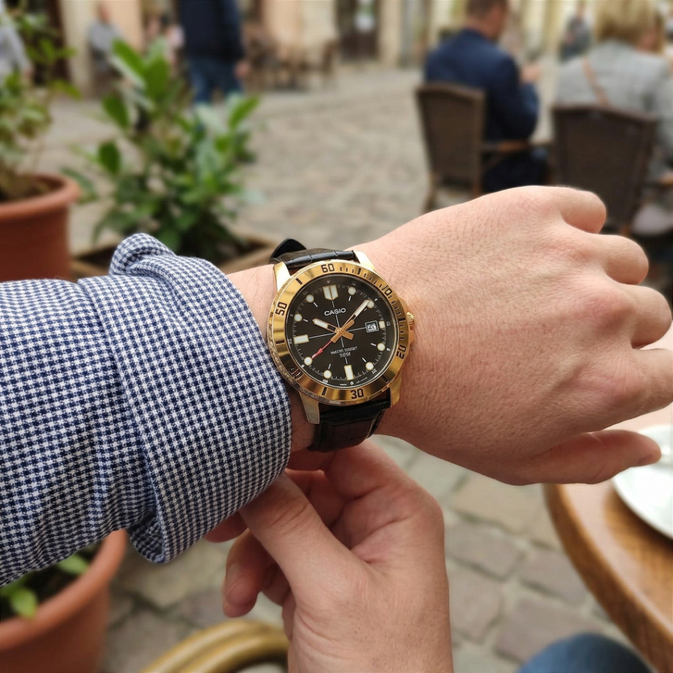 Чоловічий годинник Casio MTP-VD01GL-1E