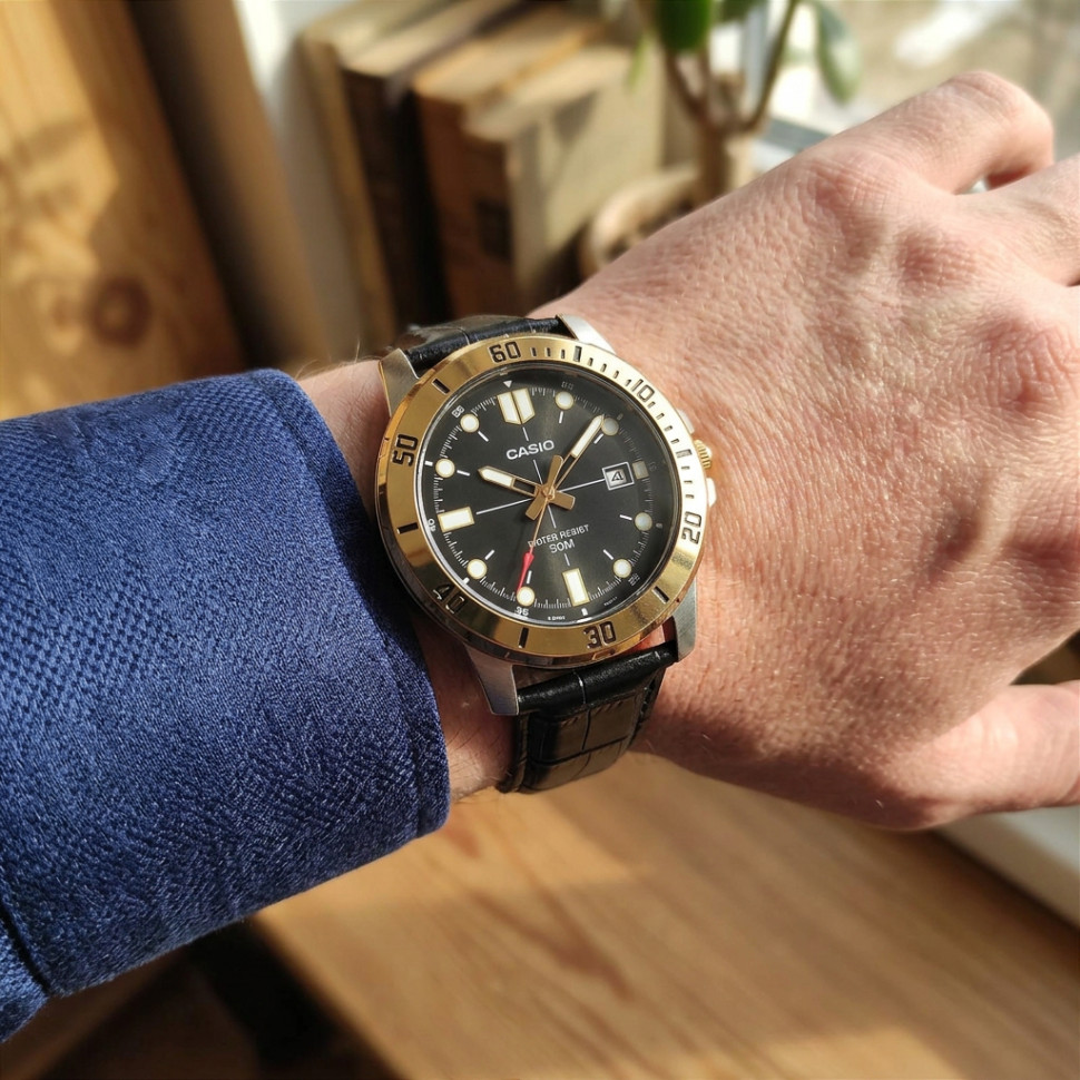 Чоловічий годинник Casio MTP-VD01GL-1E
