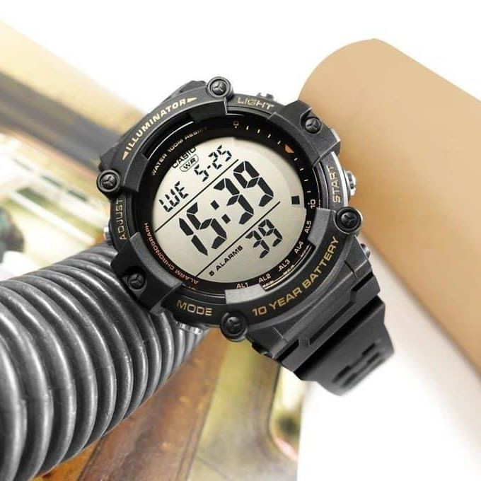 Чоловічий годинник Casio AE-1500WHX-1A