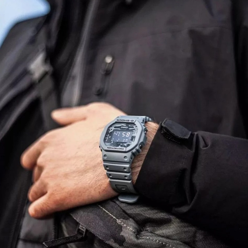 Чоловічий годинник Casio G-SHOCK DW-5600CA-2