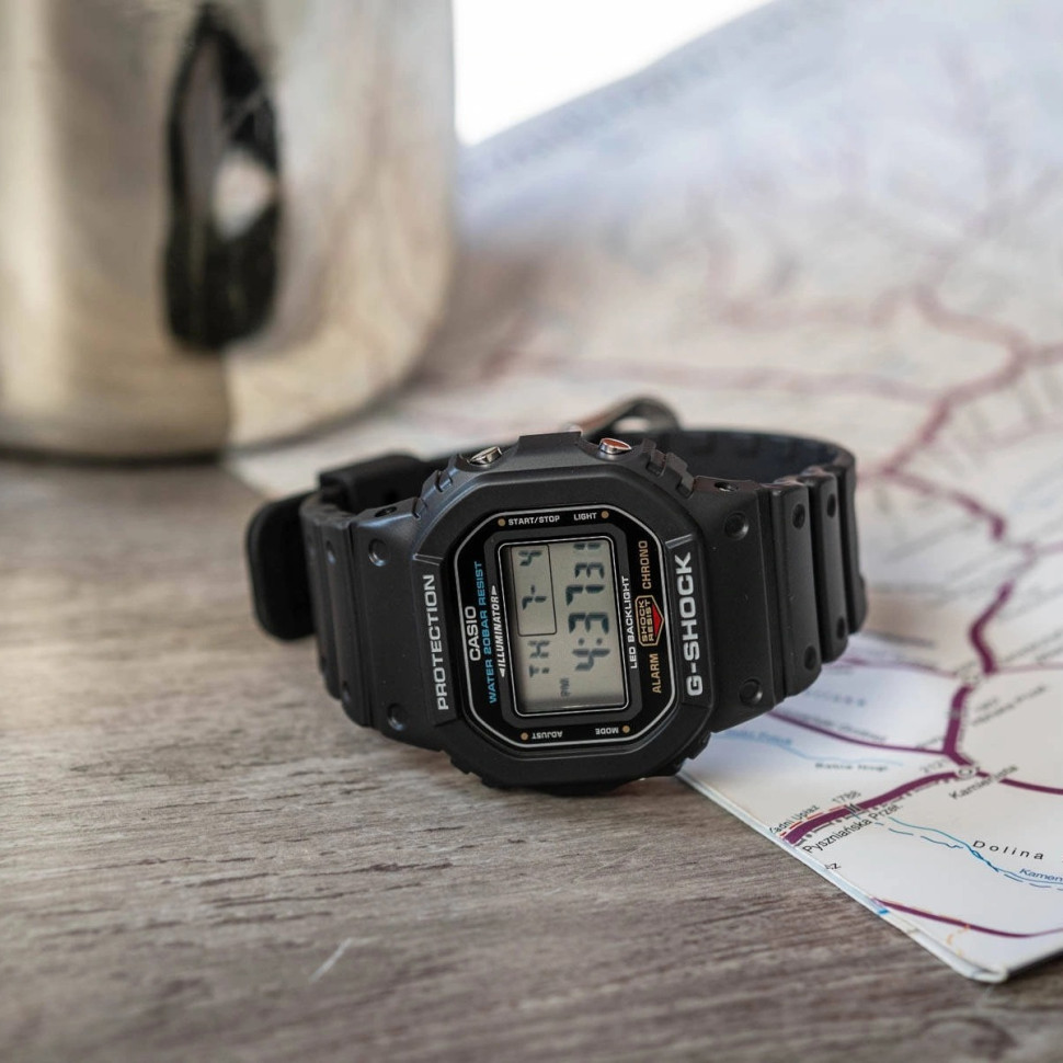 Чоловічий годинник Casio G-SHOCK DW-5600UE-1ER
