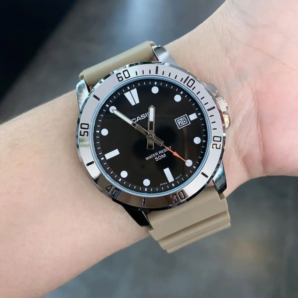 Чоловічий годинник Casio MTP-VD01-5E