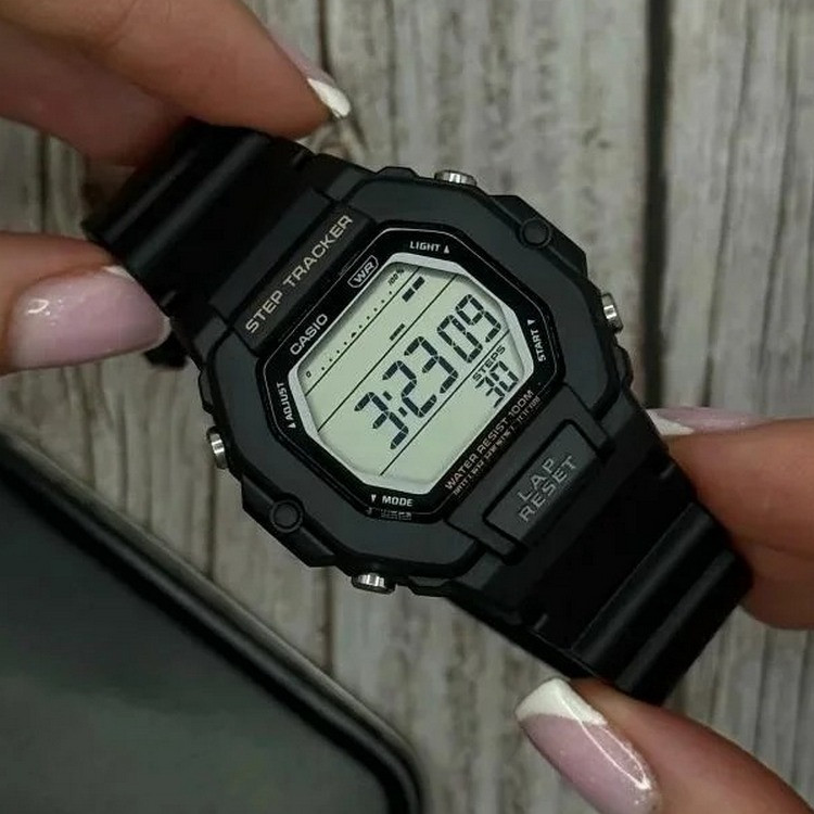 Жіночий годинник Casio LWS-2200H-1A