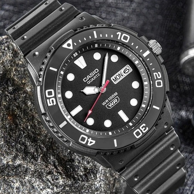 Чоловічий годинник Casio MRW-230H-1E1