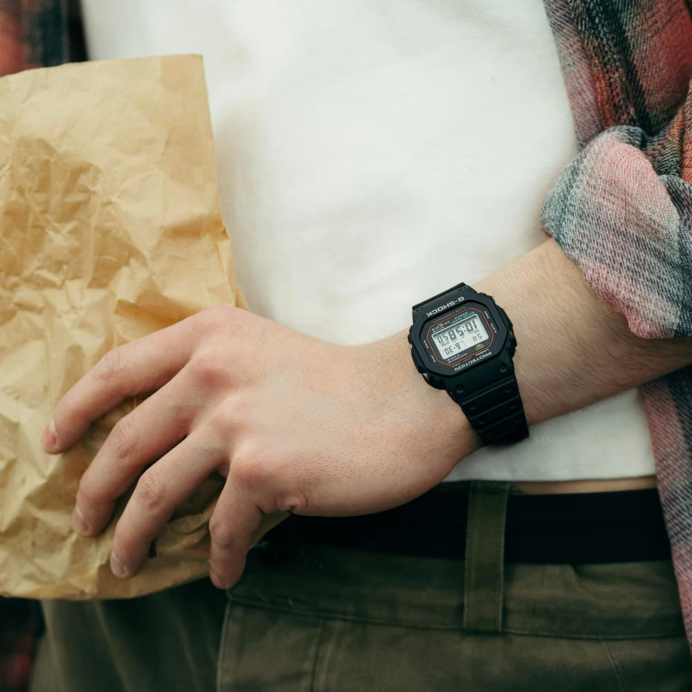 Чоловічий годинник Casio G-SHOCK DW-5600RL-1